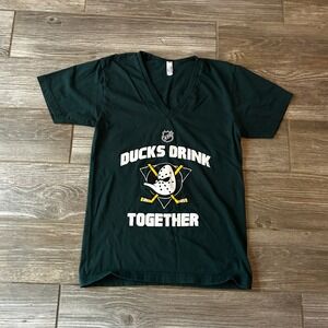 Anaheim Ducks Drink Together V Neck T Shirt Women's‎ Size S Green Hockey